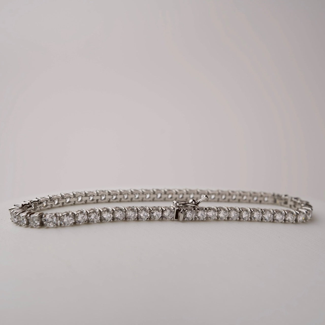 テニスブレスレット　PT900  5.55ct 18cm
