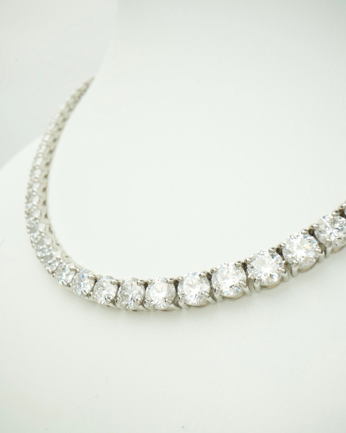 テニスネックレス　PT900 47.06ct 50cm